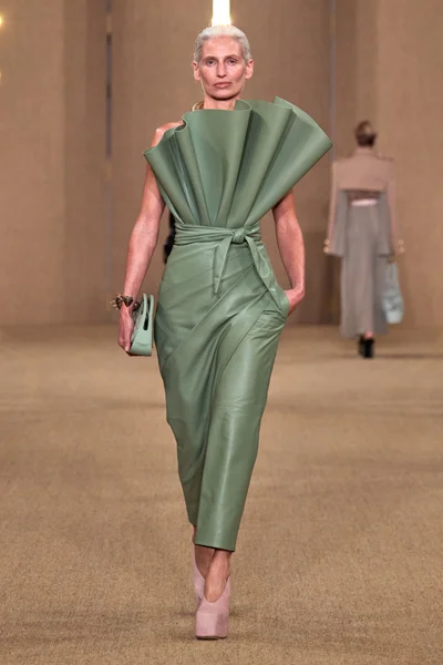 Look 12
